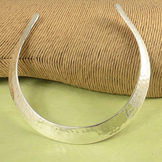 Handcrafted Silver-plated Hammered Brass Everyday Choker Necklace (India)