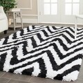 Hand-made Chevron Ivory/ Black Shag Rug (8' x 10')