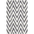 Hand-made Chevron Ivory/ Grey Shag Rug (2'6 x 4')