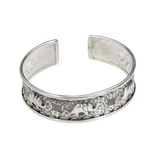 Parading Elephant Thai Karen Silver Handmade Cuff (Thailand)