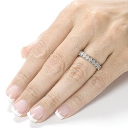 14k White Gold 1/10ct TDW Round Diamond Heart Band