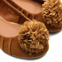 I-Comfort Women's 'Pom Pom' Faux Suede Flats