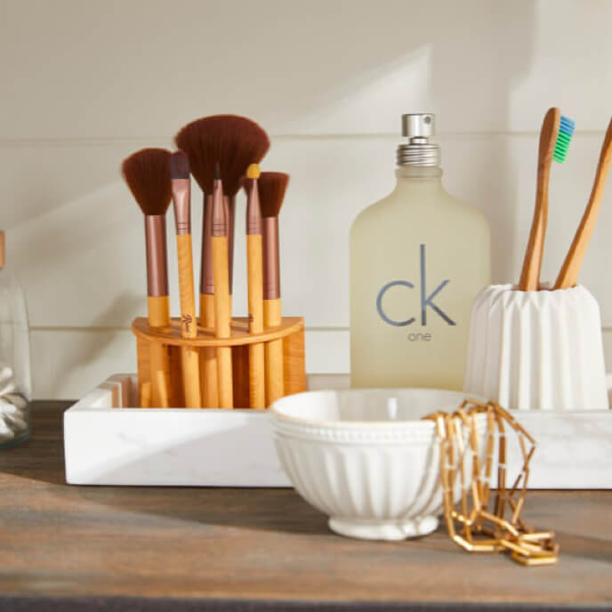 Shop online for all of your favorite Women's perfumes and fragrances at Overstock.com